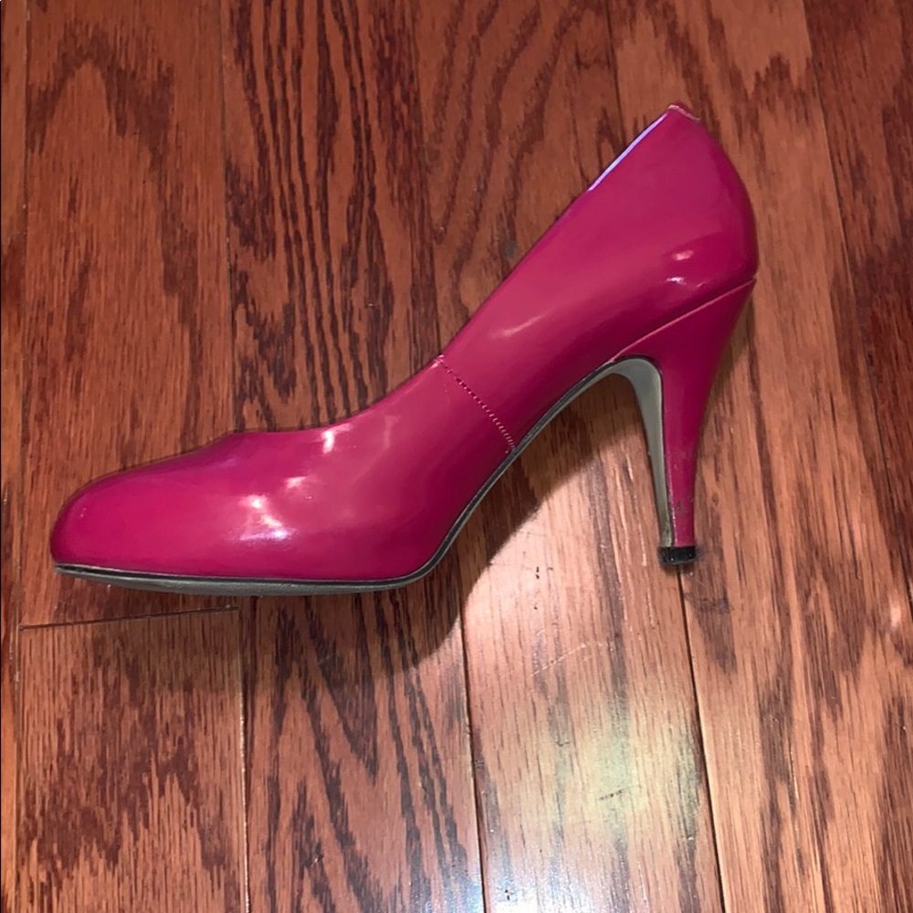 High Heels - Picture 3 of 3